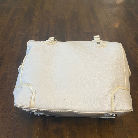 Alice + Olivia Pebbled Cow leather white crossbody satchel - Picture 4 of 13